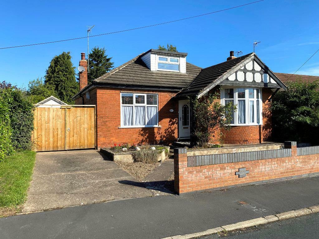 2 bedroom detached bungalow for sale in Hawthorne Avenue, Willerby, Hull, HU10