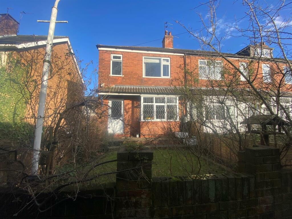 3 bedroom end of terrace house for sale in Thorncliffe Gardens, Street, Cottingham, HU16