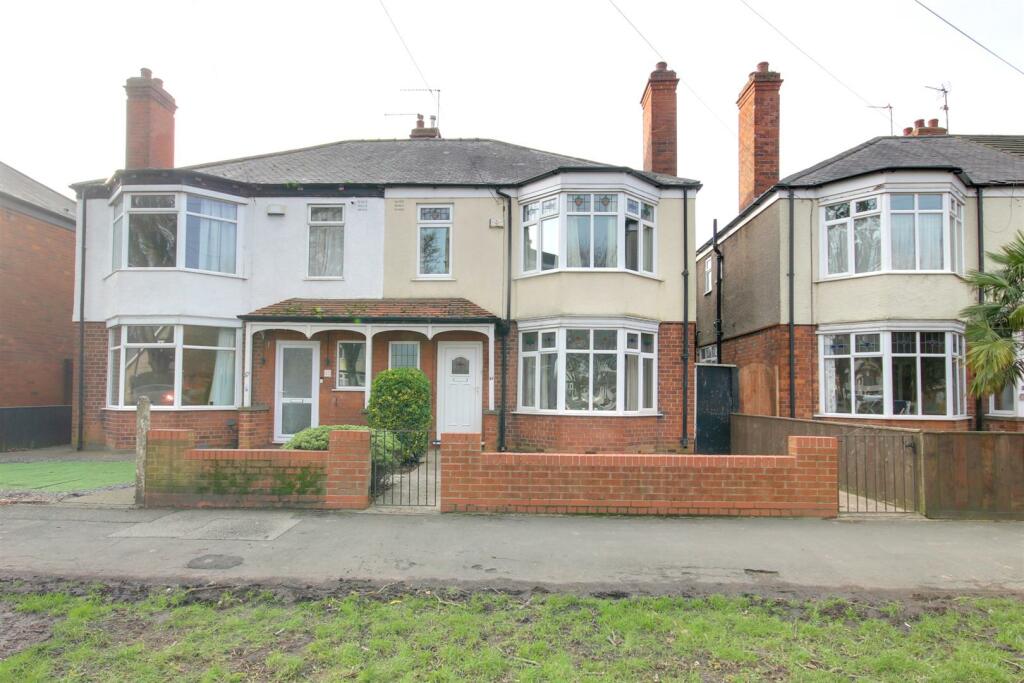 4 bedroom semi-detached house for sale in Hall Road, Hull, HU6