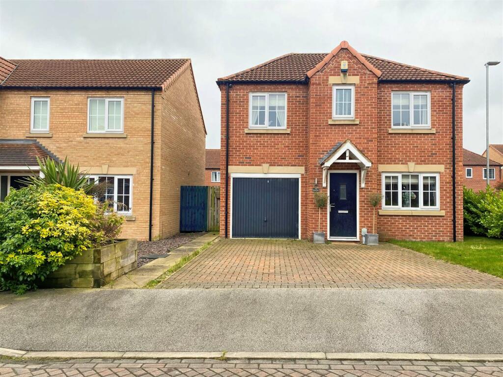 4 bedroom detached house for sale in Wheatley Drive, Cottingham, HU16