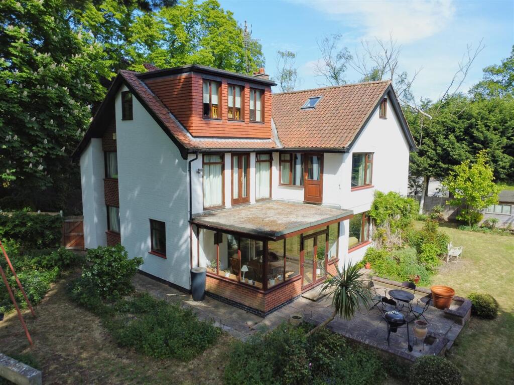 Main image of property: Newland Park, Hull