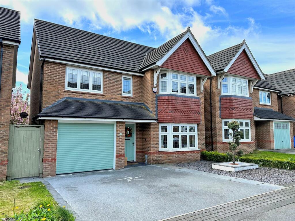 4 bedroom detached house for sale in Whitsun Grove, Cottingham, HU16