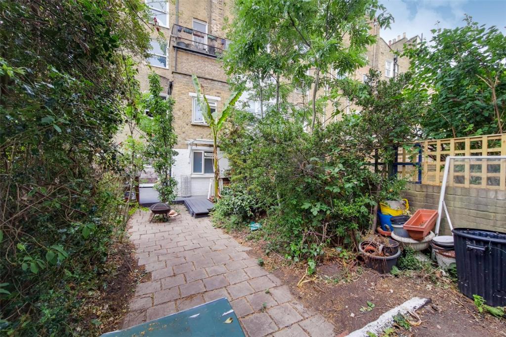 3 bedroom apartment for sale in Leighton Grove, Lodon, NW5