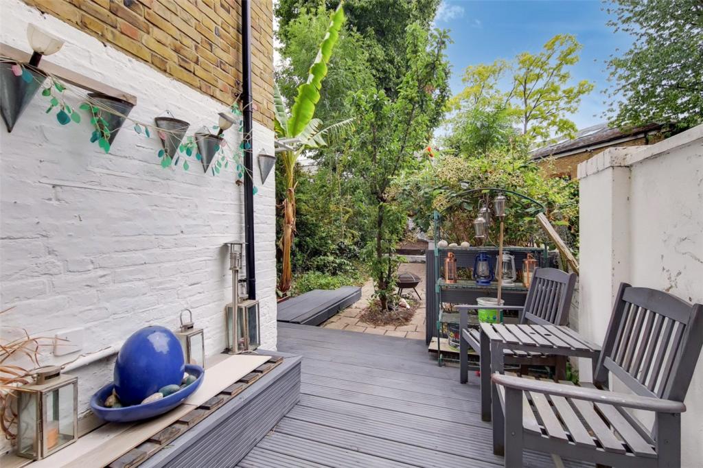 3 bedroom apartment for sale in Leighton Grove, Lodon, NW5