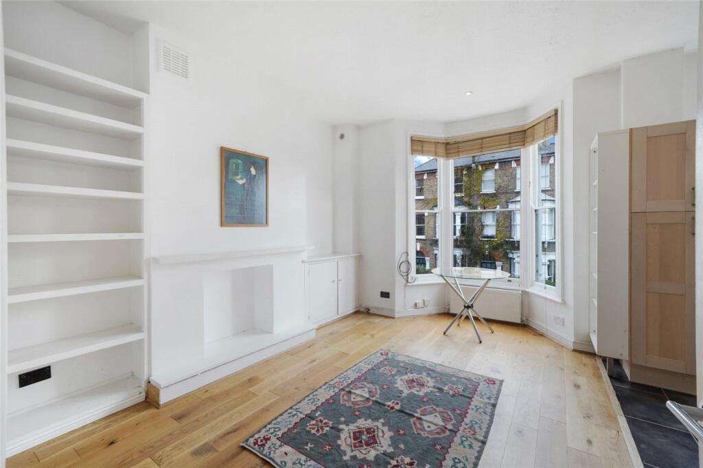 2 bedroom apartment for sale in Crayford Road, London, N7