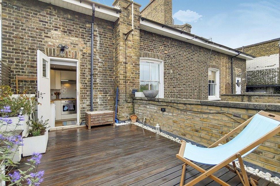 1 bedroom apartment for sale in Seven Sisters Road, London, N7