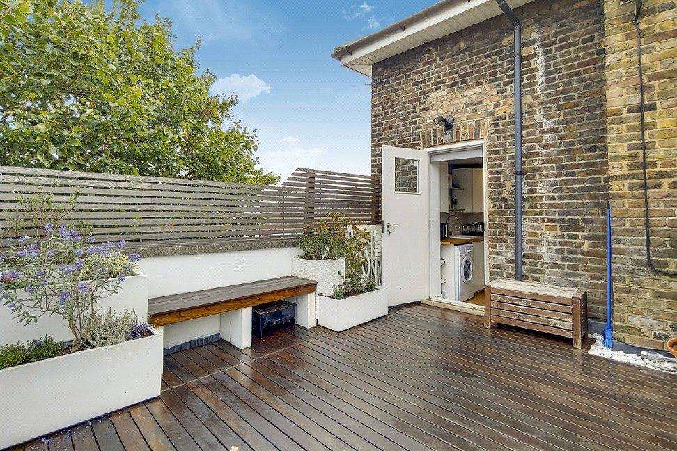 1 bedroom apartment for sale in Seven Sisters Road, London, N7