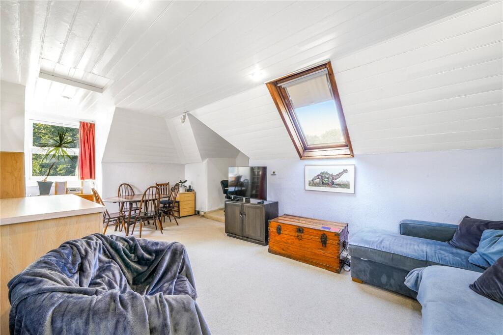 Main image of property: Avenue Road, London, N6