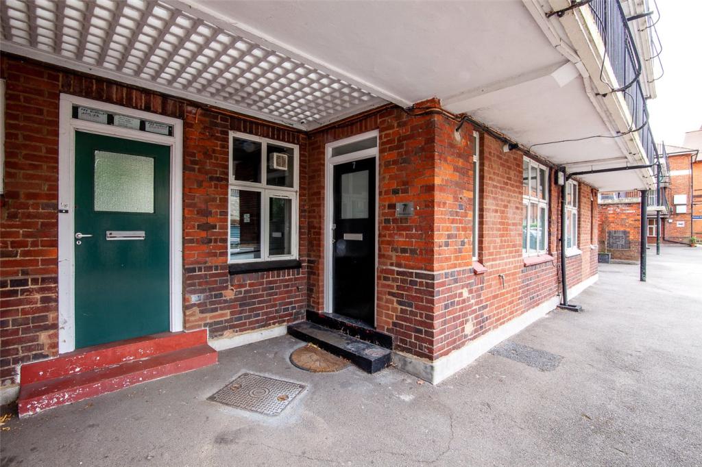 2 bedroom apartment for rent in Grimshaw Close, Highgate Village