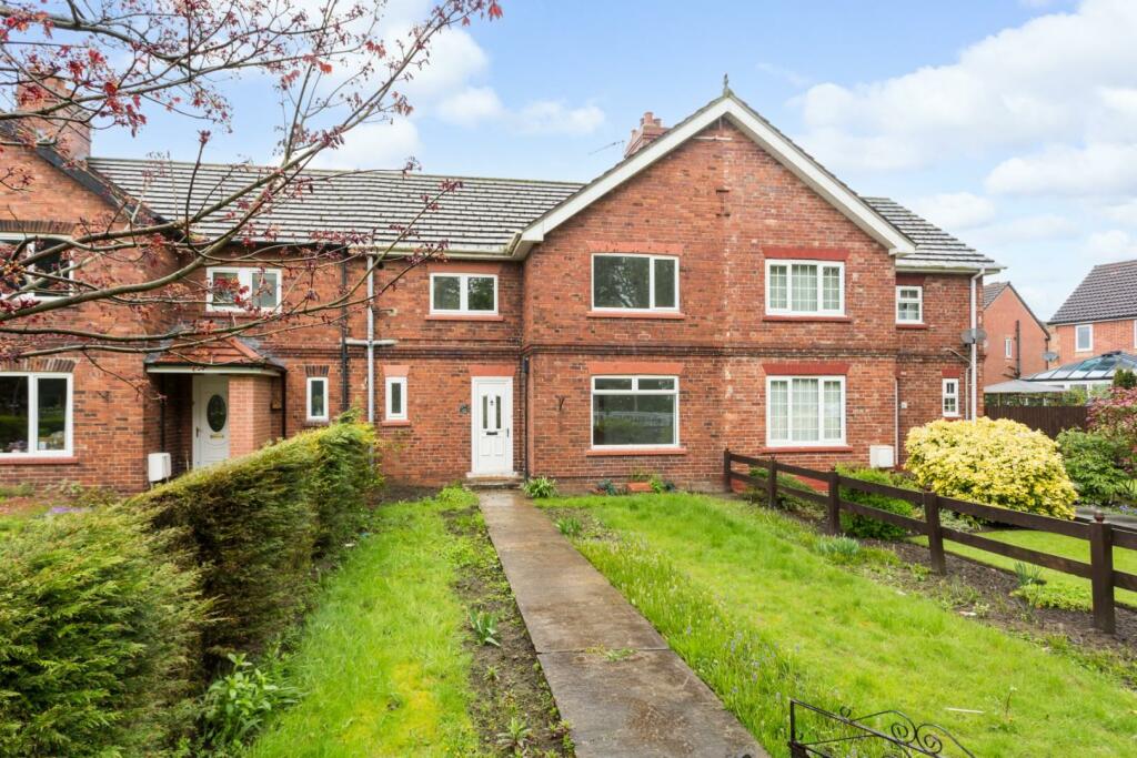 3 bedroom terraced house for sale in Barlby Road, Selby, YO8