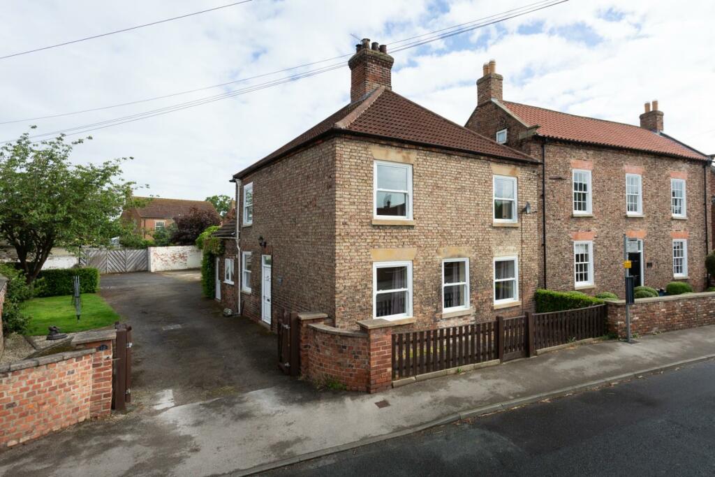 3 bedroom detached house for sale in Kelfield Road, Riccall, York, YO19