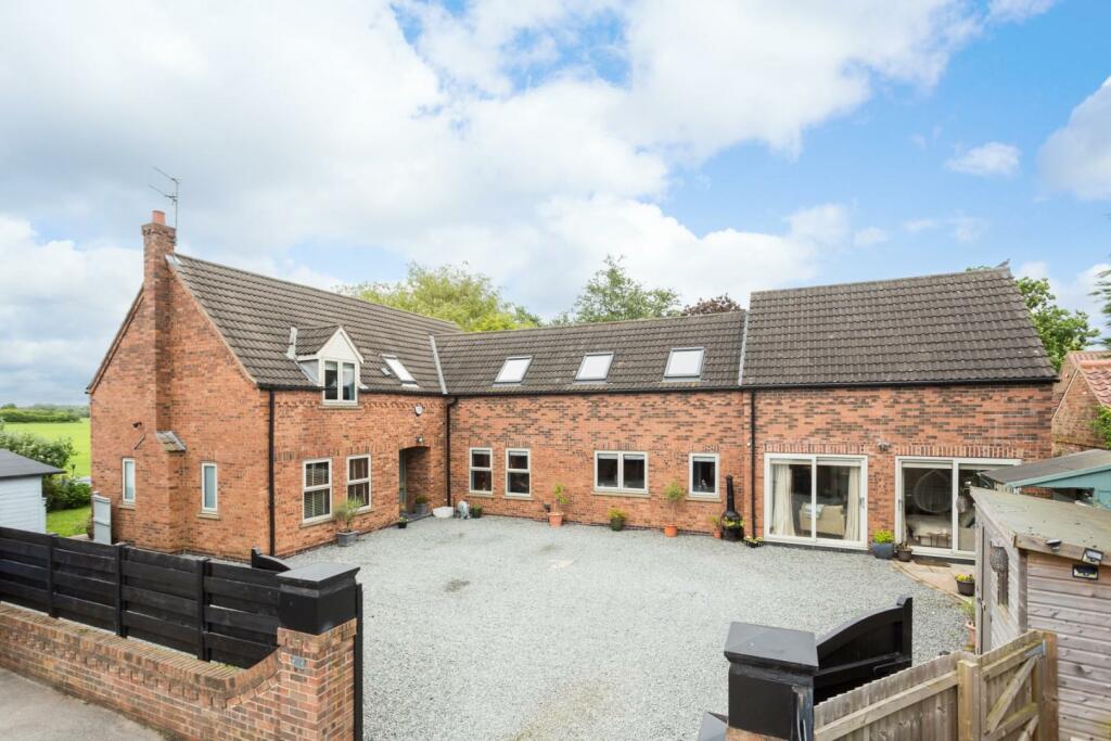 5 bedroom detached house for sale in Main Street, Bubwith, Selby, YO8