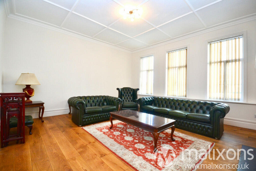 4 bedroom flat for rent in Streatham High Road, London, SW16