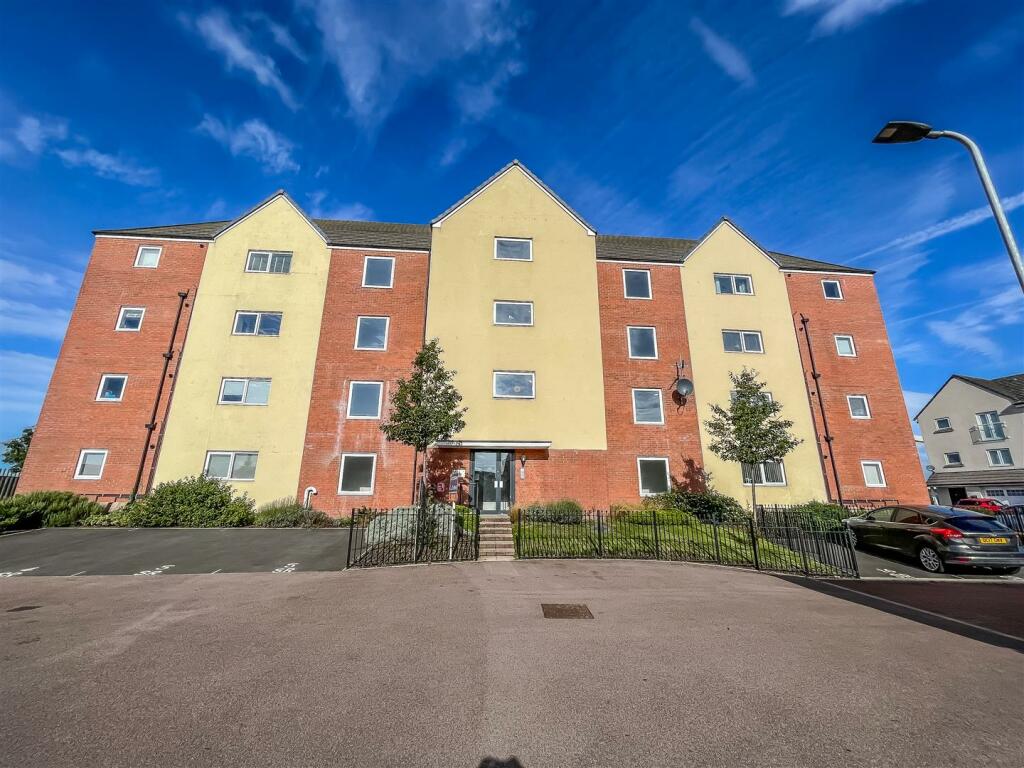 2 bedroom flat for sale in Sidney Royse House, Lysaght Avenue, Newport