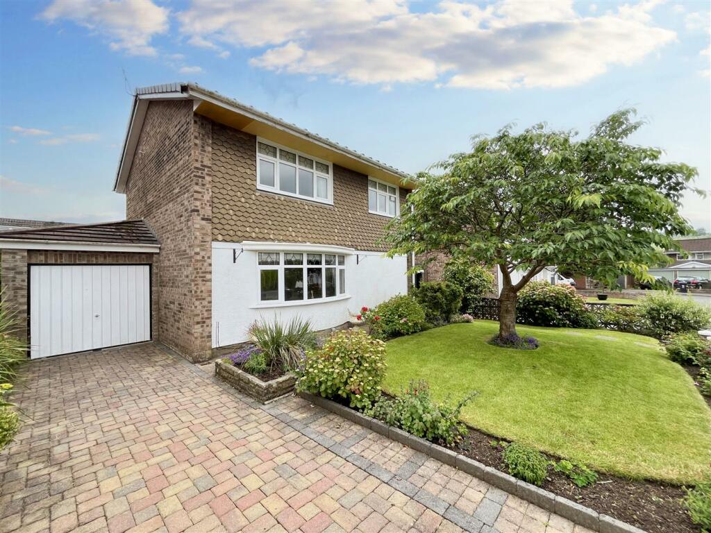 3 bedroom detached house for sale in Thornhill Way, Rogerstone, Newport