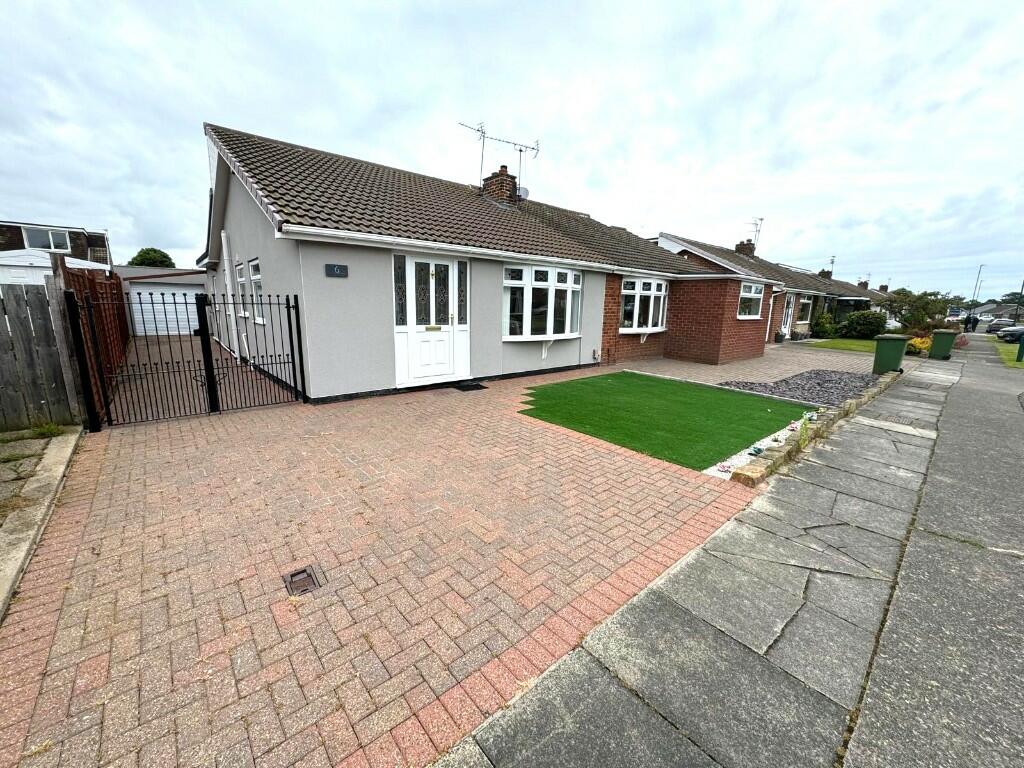 4 bedroom semidetached bungalow for sale in Kilton Close, Redcar
