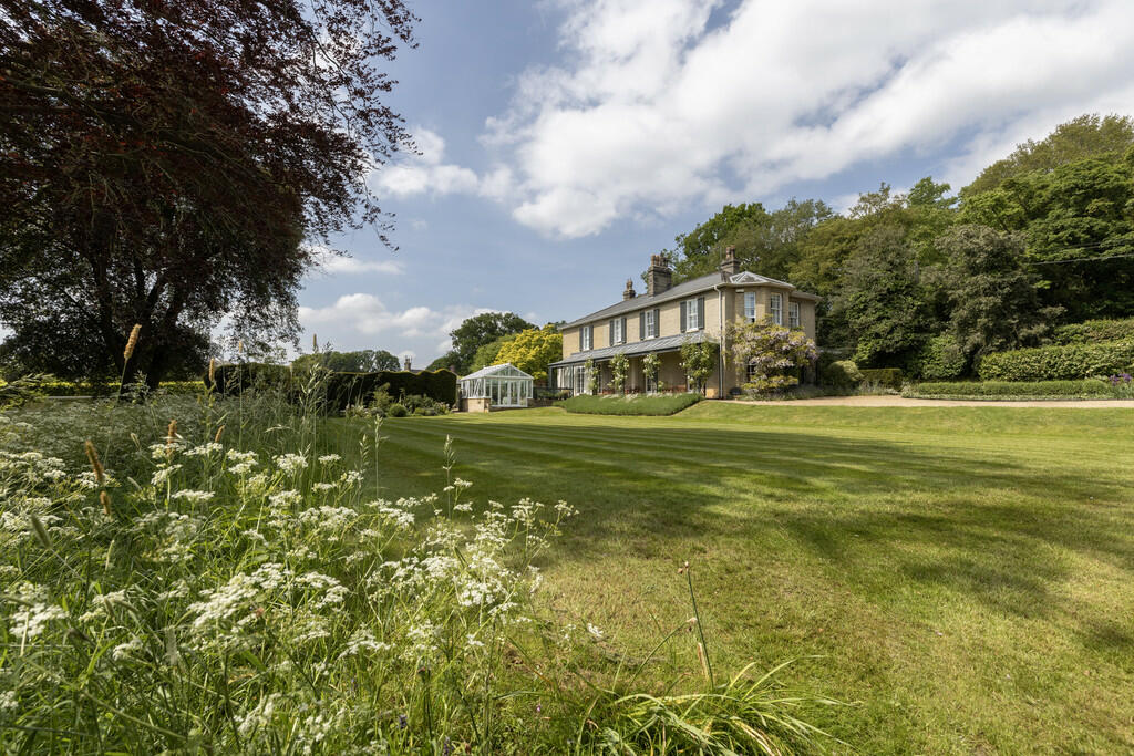 6 bedroom detached house for sale in The Street, Geldeston, Beccles, NR34