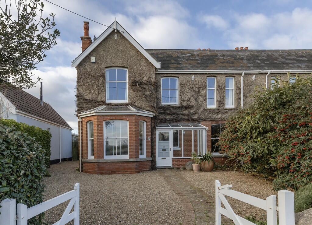 5 bedroom semidetached house for sale in Nightingale Road, Pakefield, NR33