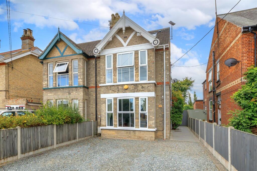 Main image of property: Beccles Road, Lowestoft