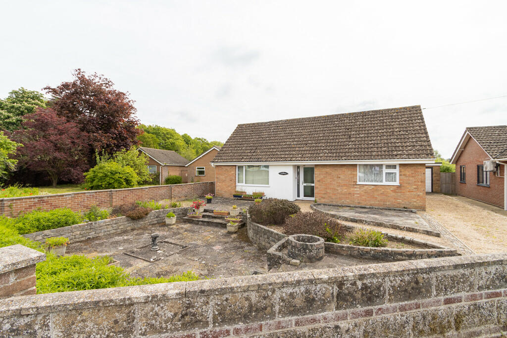 2 bedroom detached bungalow for sale in Kirby Cane, Bungay, NR35