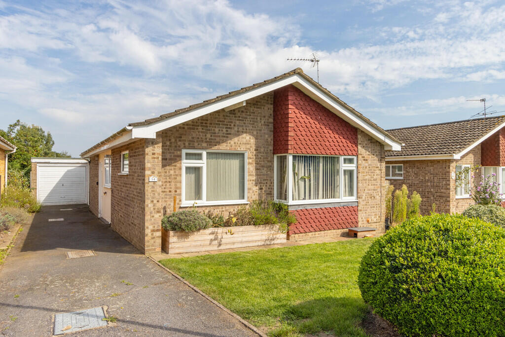 2 bedroom detached bungalow for sale in Highfield Road, Halesworth , IP19