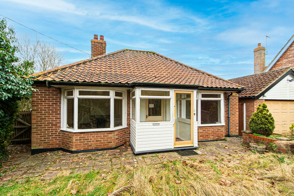 2 bedroom detached bungalow for sale in Wissett Road, Halesworth, IP19