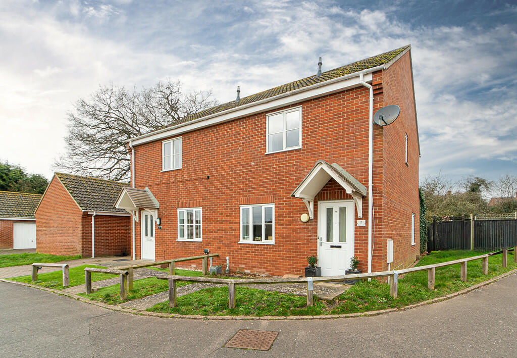 2 bedroom semidetached house for sale in Nightingale Close, Halesworth
