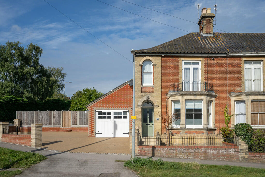 3 bedroom semidetached house for sale in London Road , Halesworth , IP19