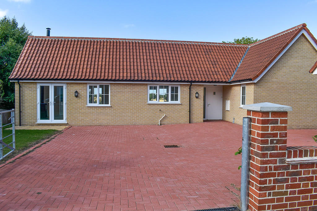 3 bedroom detached bungalow for sale in Mill Road, Peasenhall, IP17