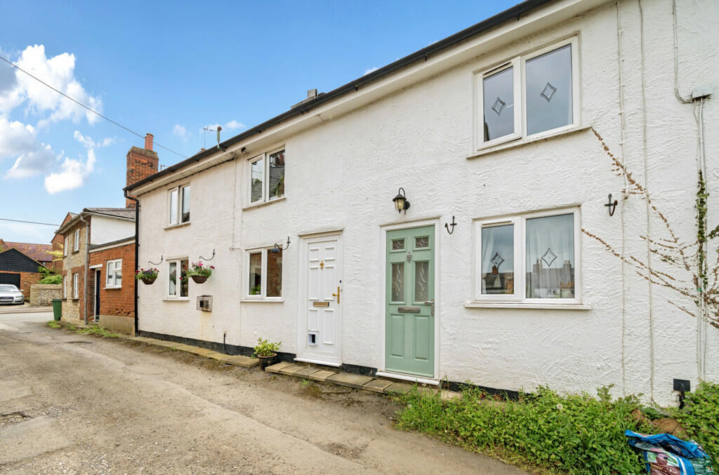 3 bedroom terraced house for sale in School Lane, Preston Bissett