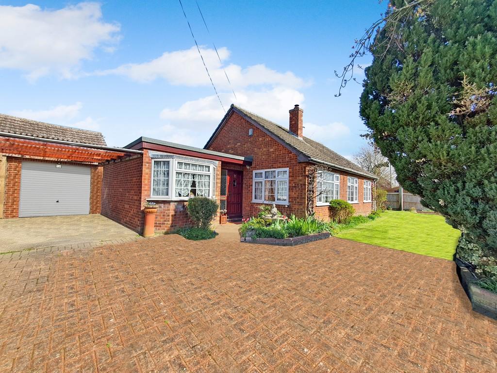 3 bedroom detached bungalow for sale in Burston Road, Shimpling, Diss, IP21