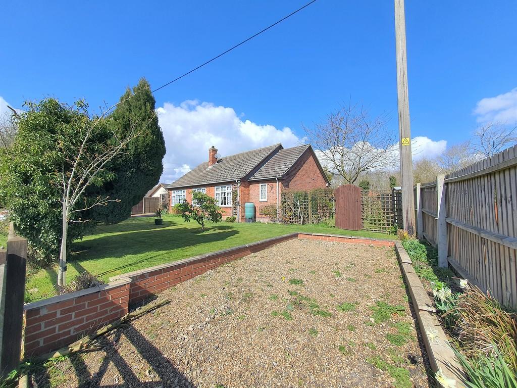 3 bedroom detached bungalow for sale in Burston Road, Shimpling, Diss, IP21