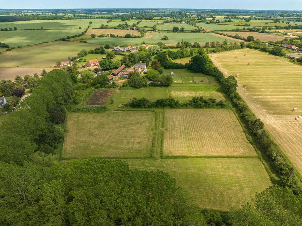 5 bedroom detached house for sale in Hepworth, Diss, IP22