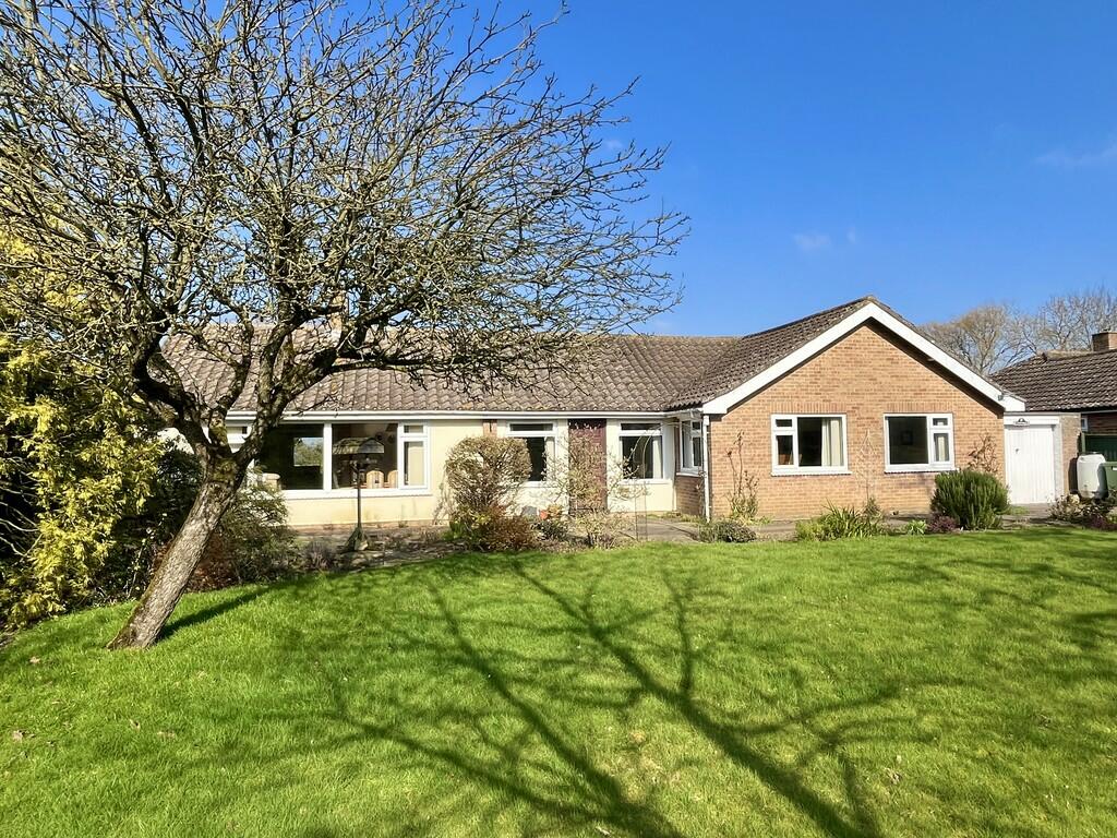 3 bedroom detached bungalow for sale in Walcot Road, Diss, IP22