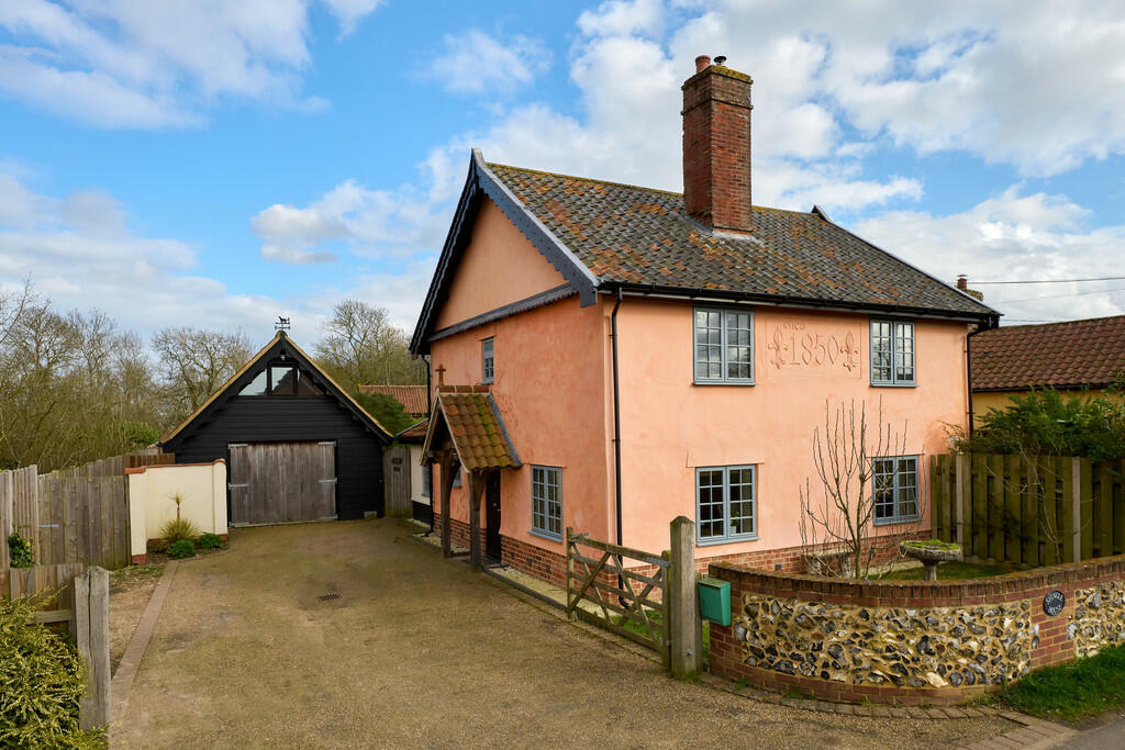 4 bedroom detached house for sale in The Street, Tivetshall St. Mary, NR15