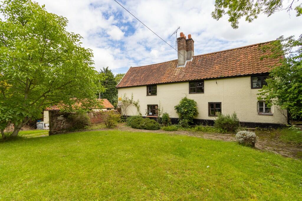 5 bedroom farm house for sale in Cargate Common, Tibenham, NR16