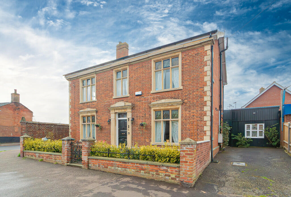 3 bedroom detached house for sale in London Road, Harleston IP20