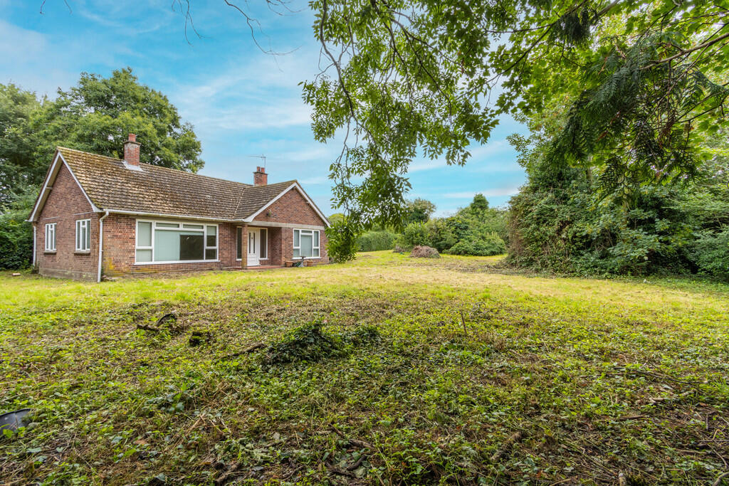 2 bedroom detached bungalow for sale in Mendham Lane, Harleston, IP20