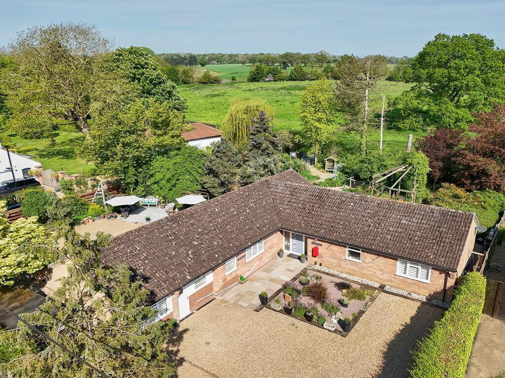 4 bedroom detached bungalow for sale in Redenhall, Harleston, IP20