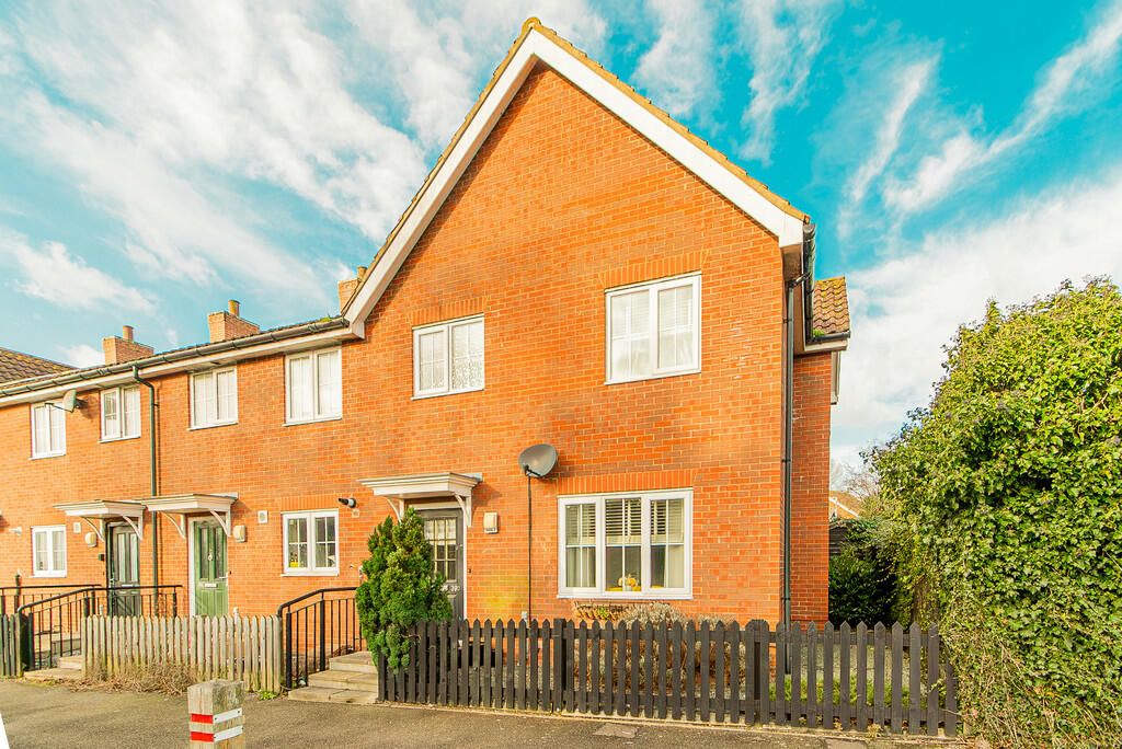 3 bedroom end of terrace house for sale in Redenhall Road, Harleston, IP20