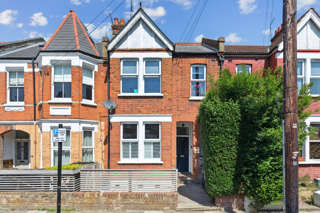 Main image of property: Lyndhurst Road