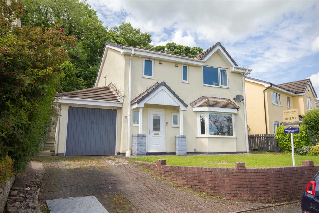 4 bedroom detached house for sale in Maple Drive, Kendal, LA9