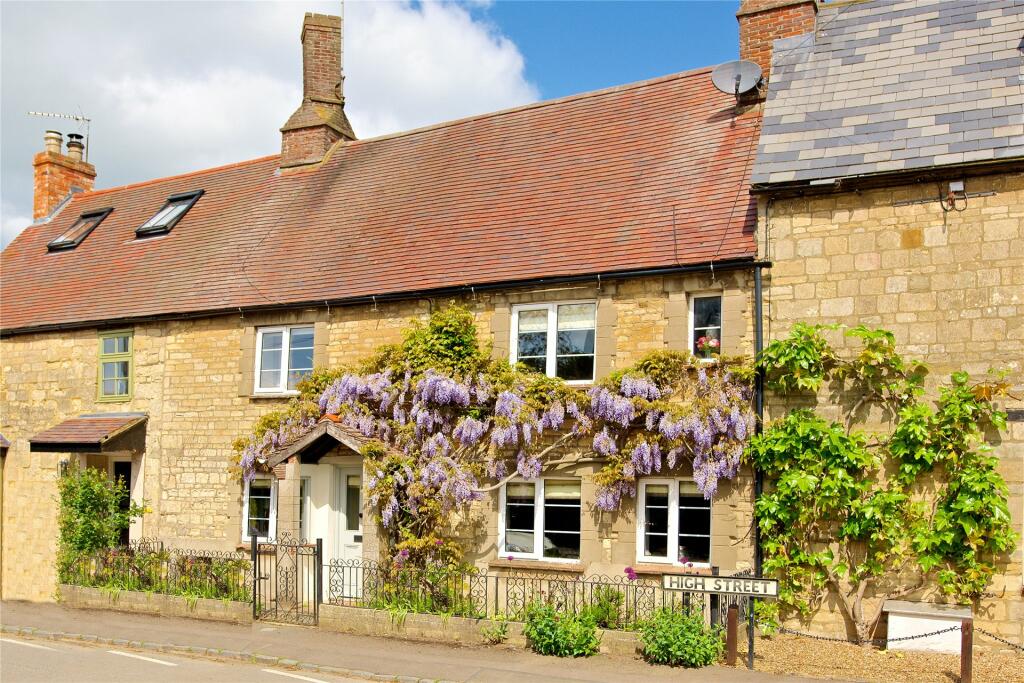 3 bedroom cottage for sale in High Street, Syresham, Brackley