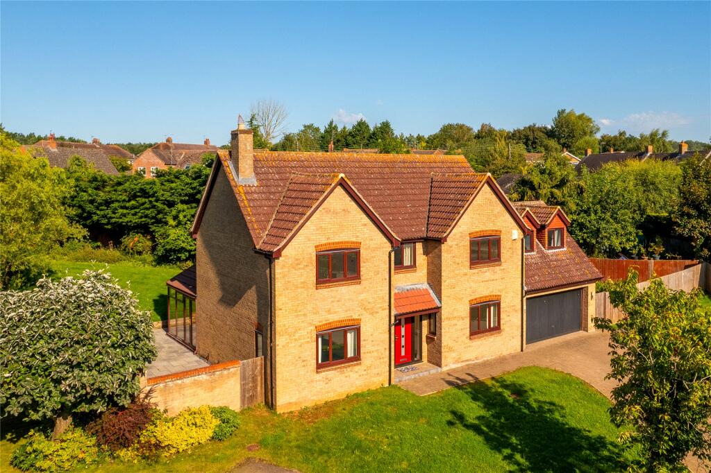 5 bedroom detached house for sale in The Paddocks, Shutlanger