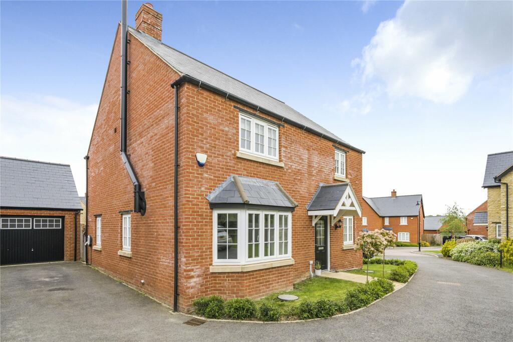 4 bedroom detached house for sale in Foresters Lane, Silverstone