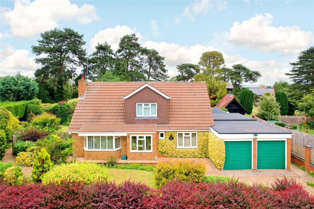 3 bedroom detached house for sale in Weedon Road, Nether Heyford