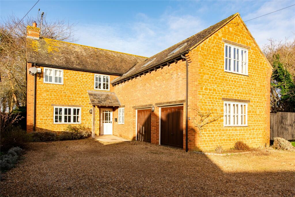 4 bedroom detached house for sale in Watling Street West, Fosters Booth
