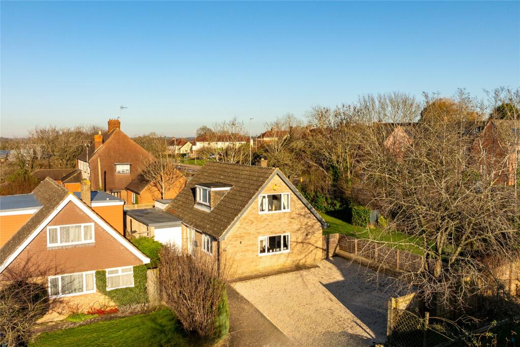3 bedroom detached house for sale in Hillside Avenue, Silverstone