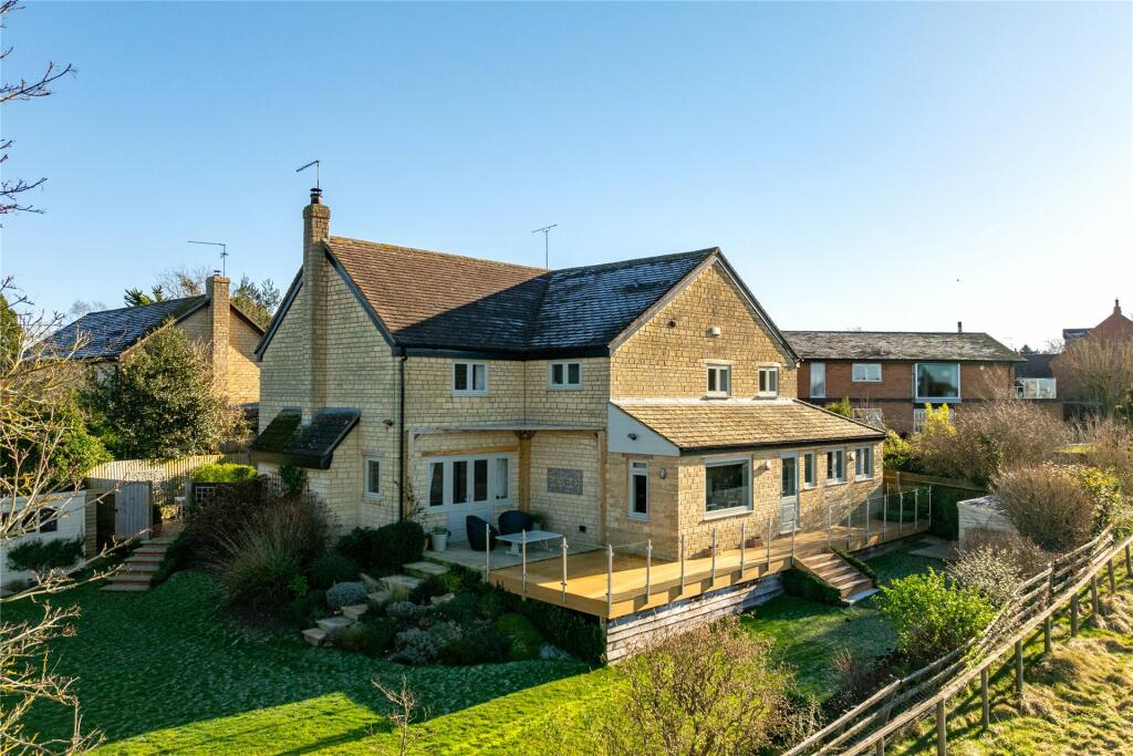 4 bedroom detached house for sale in Cattle End, Silverstone, Towcester