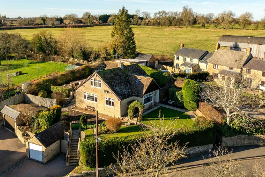 4 bedroom detached house for sale in Wappenham Road, Helmdon, Brackley